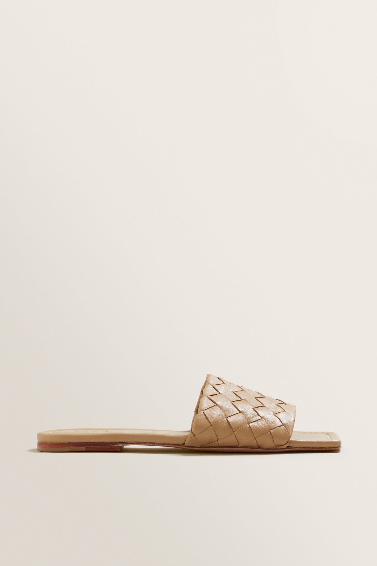 Amber Woven Flat