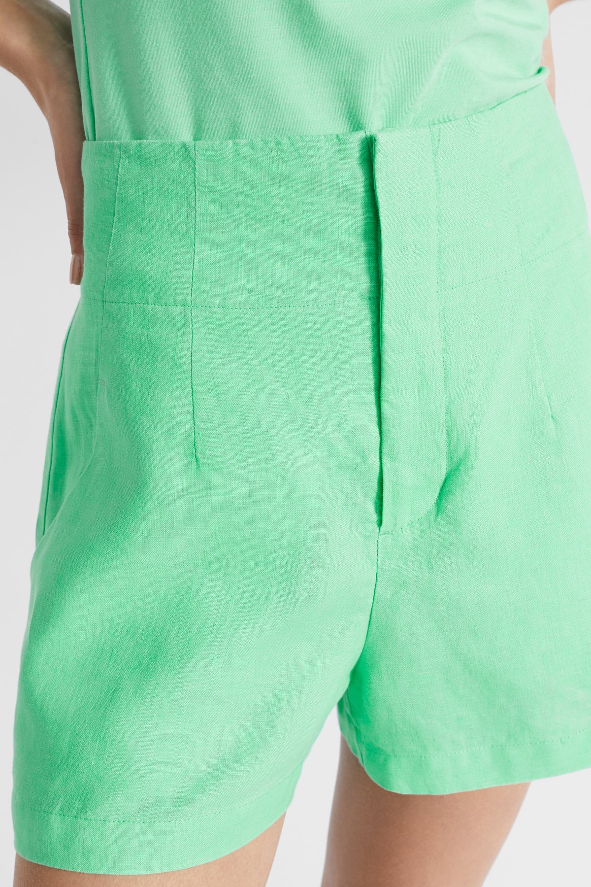 Core Linen Waisted Short