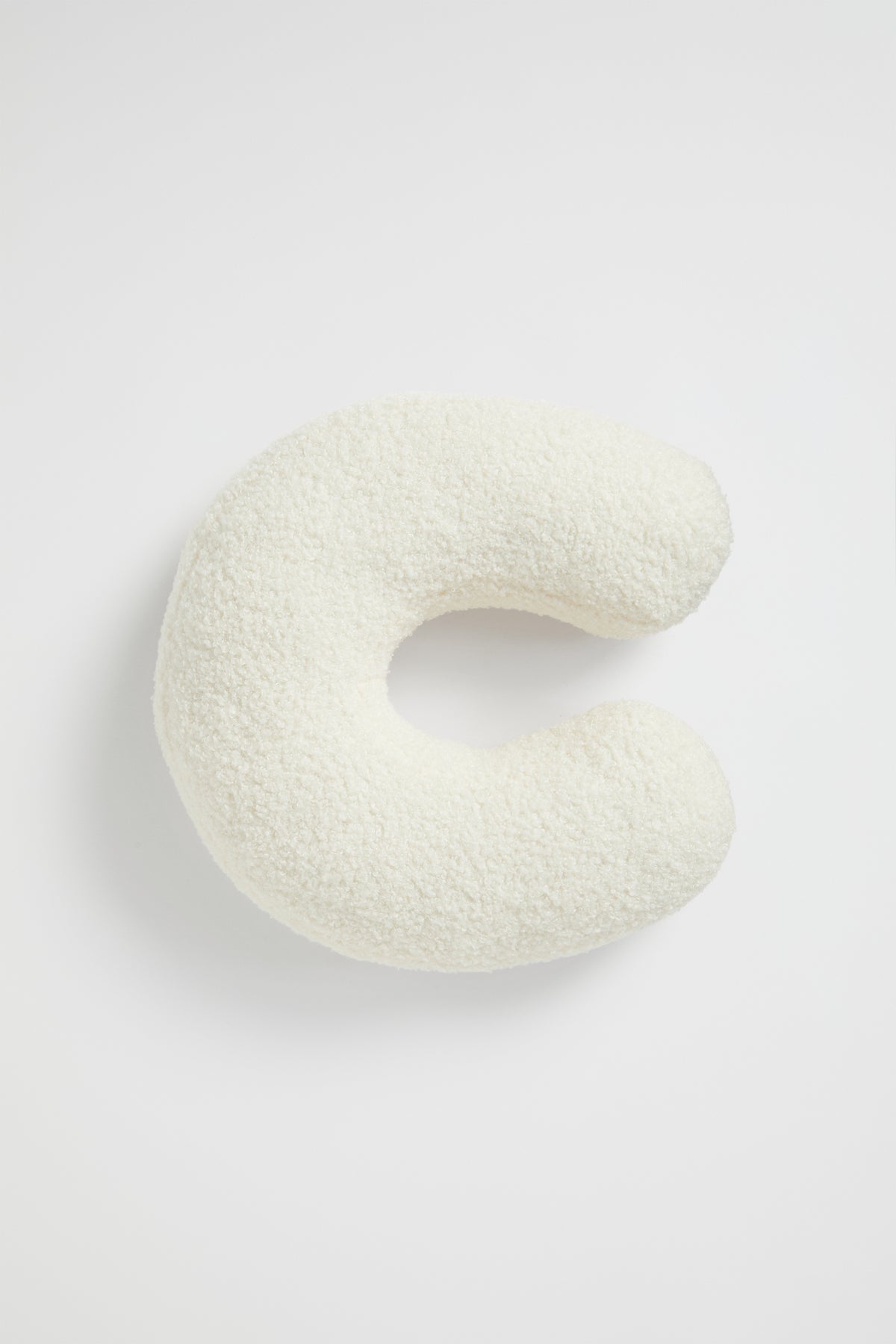 Teddy Initial Cushion Creme