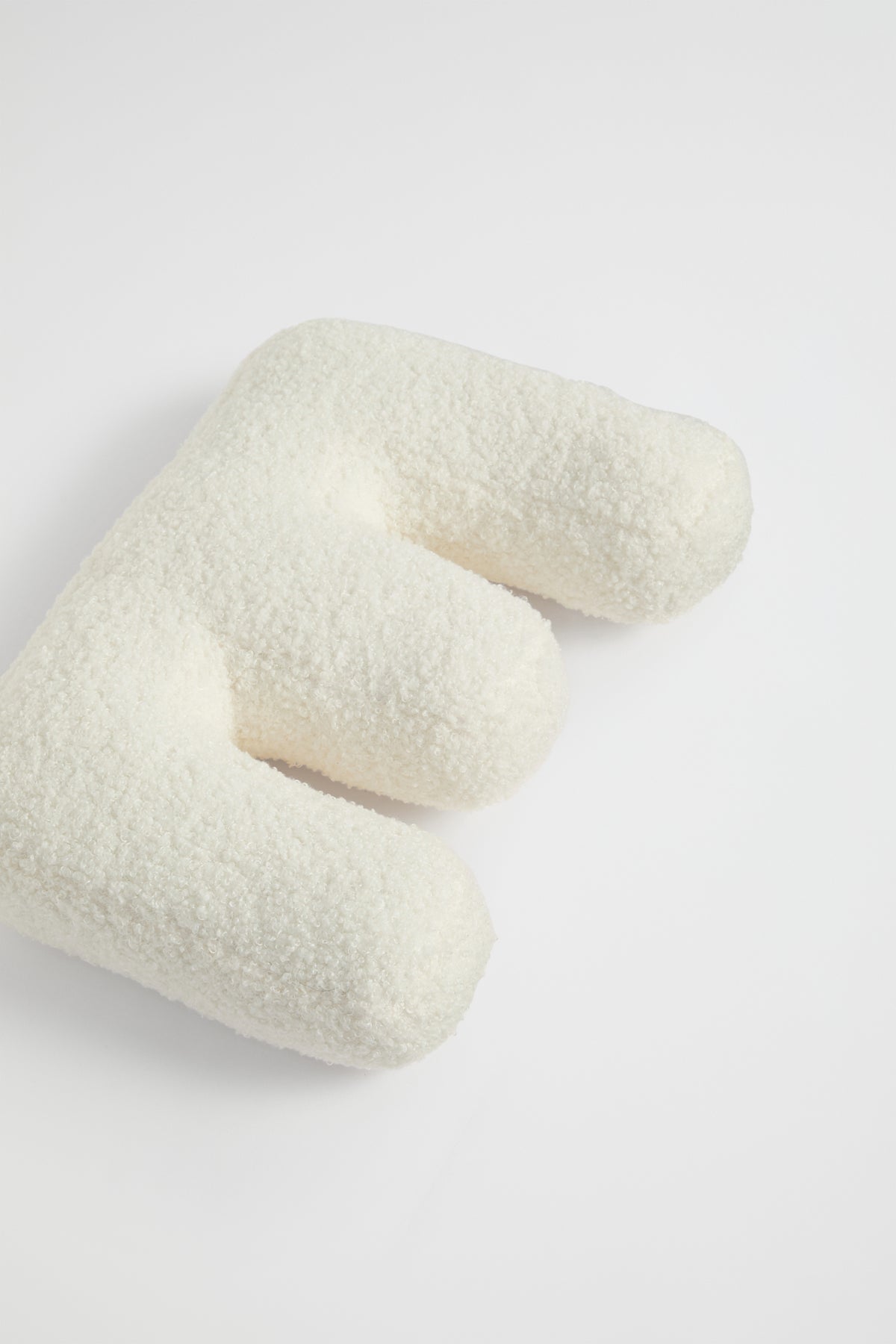Teddy Initial Cushion Creme