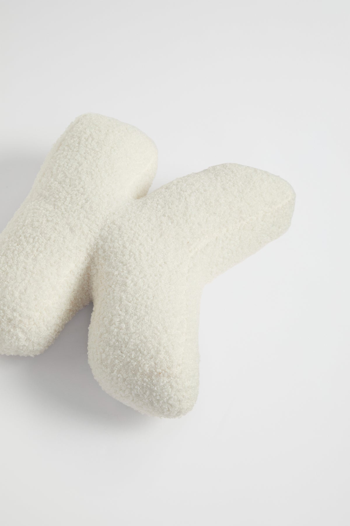 Teddy Initial Cushion Creme
