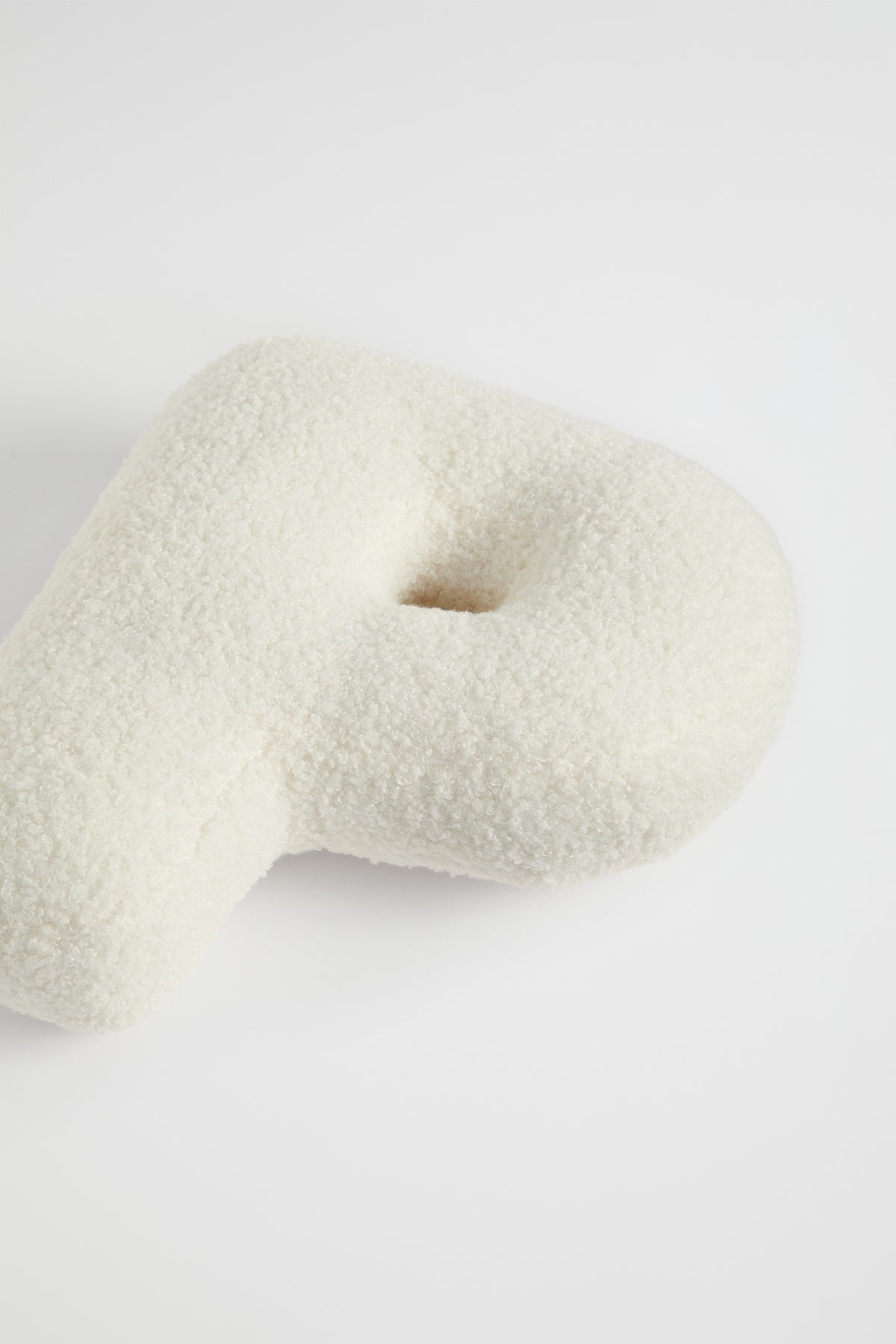 Teddy Initial Cushion Creme