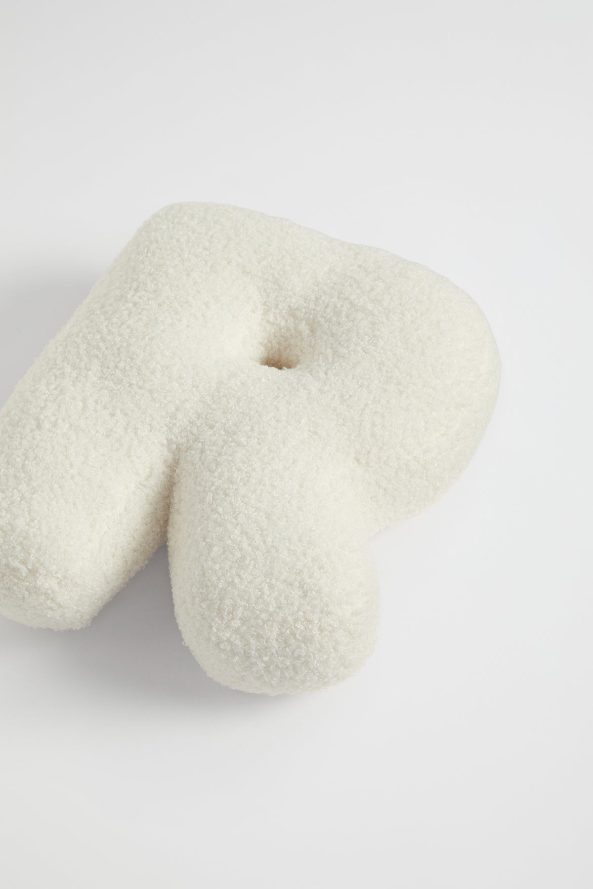 Teddy Initial Cushion Creme