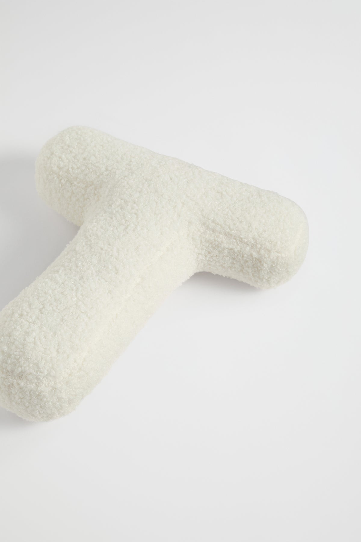 Teddy Initial Cushion Creme