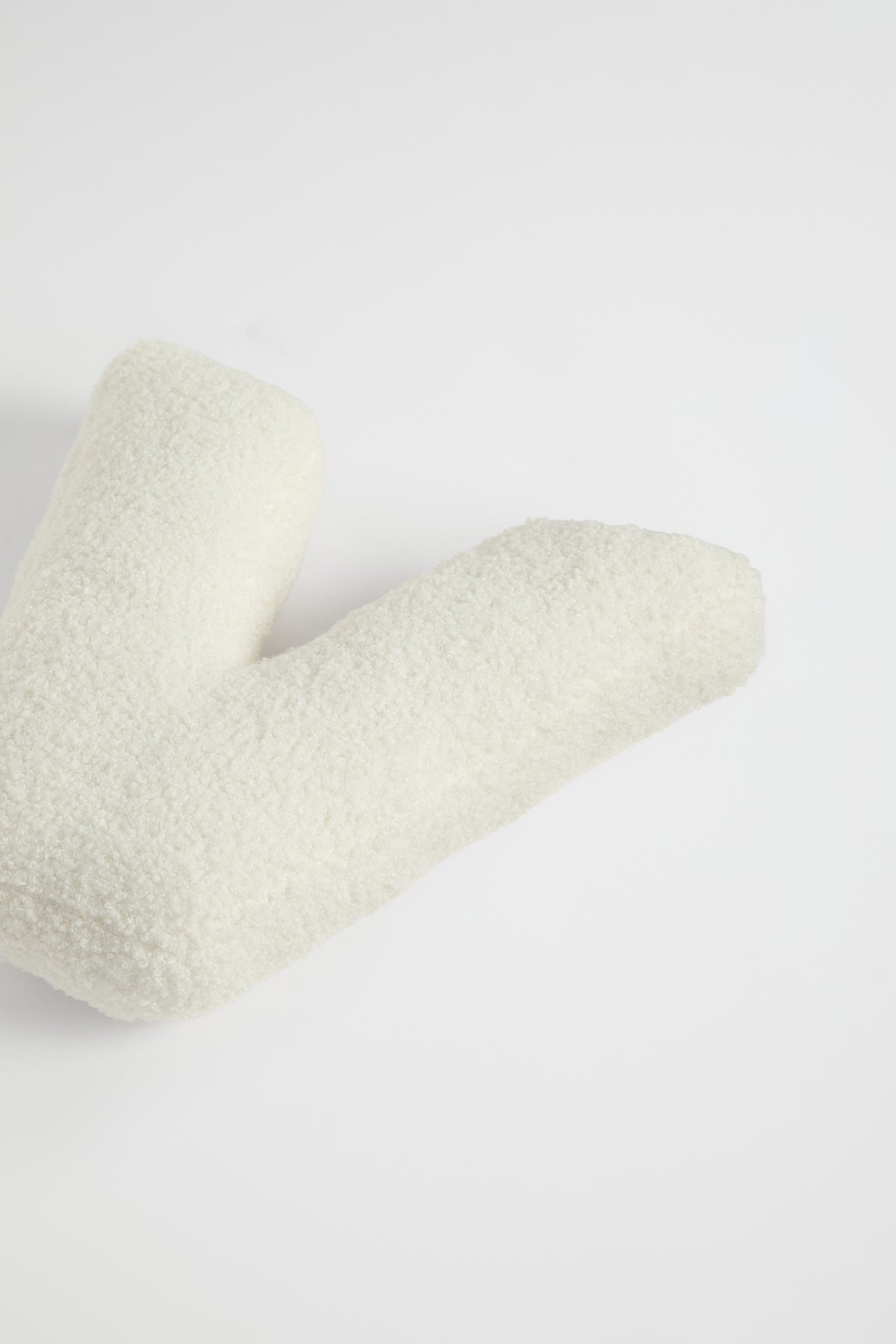 Teddy Initial Cushion Creme