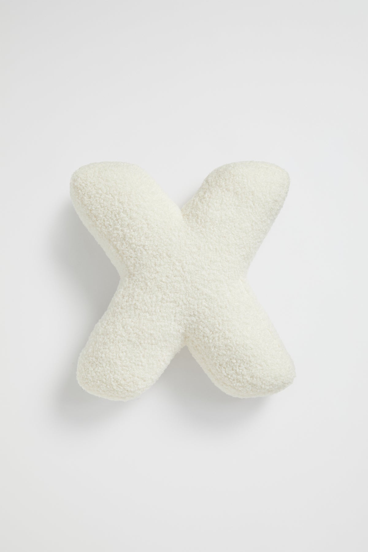 Teddy Initial Cushion Creme