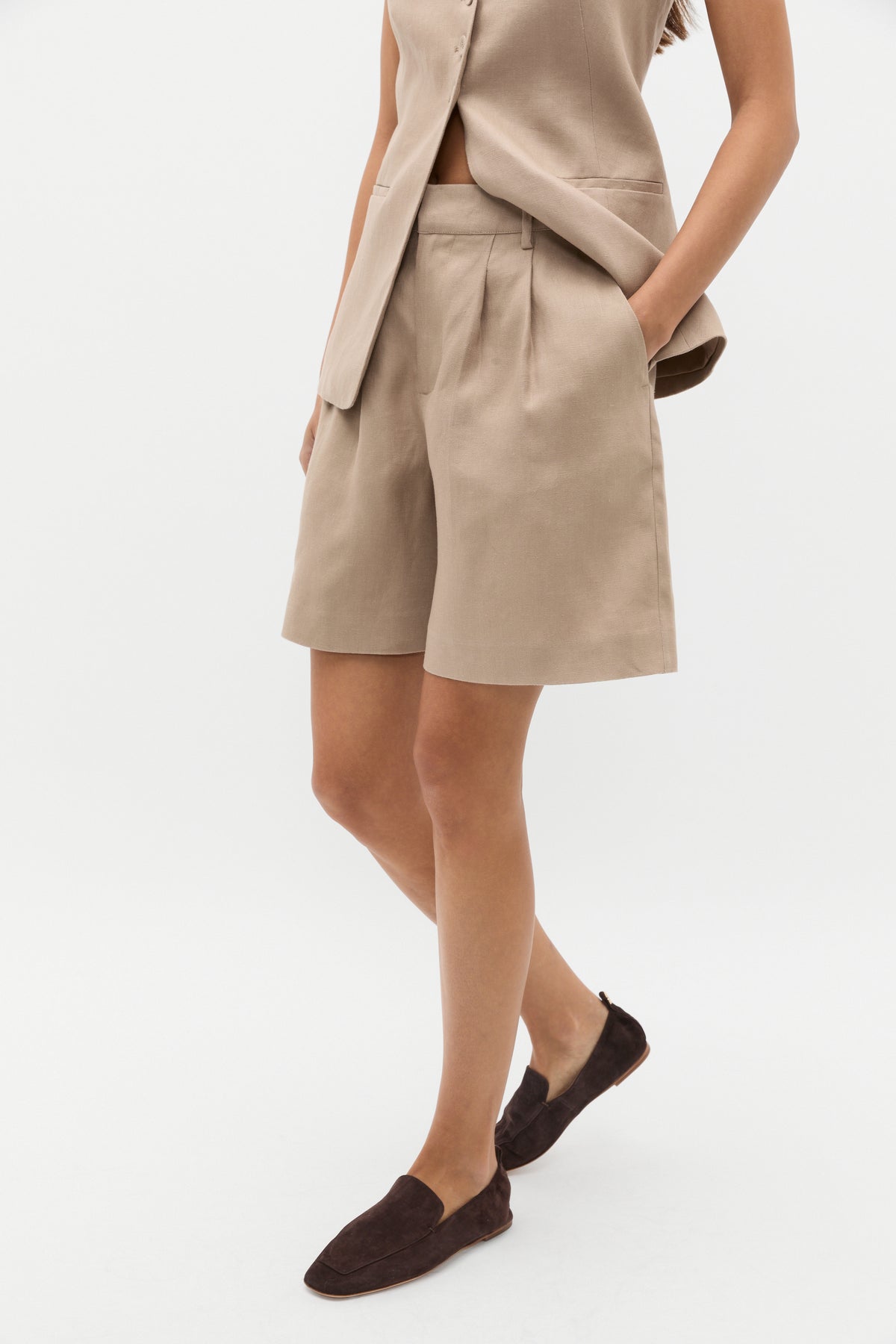 Linen Mid Length Short