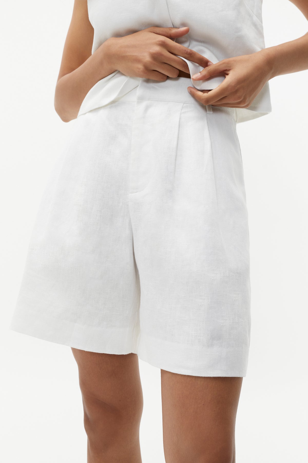 Linen Mid Length Short