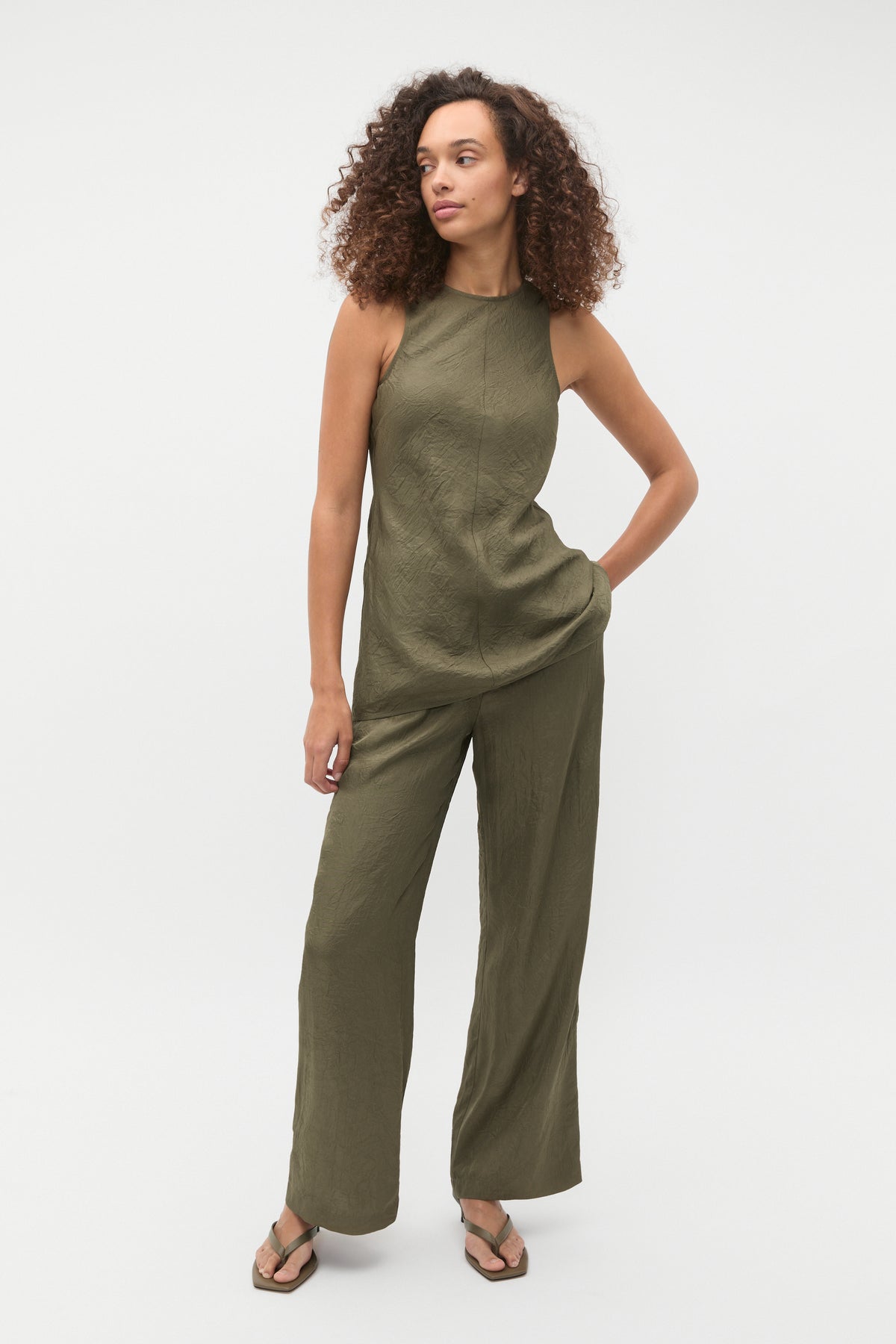 Textured Satin Gathered Pant