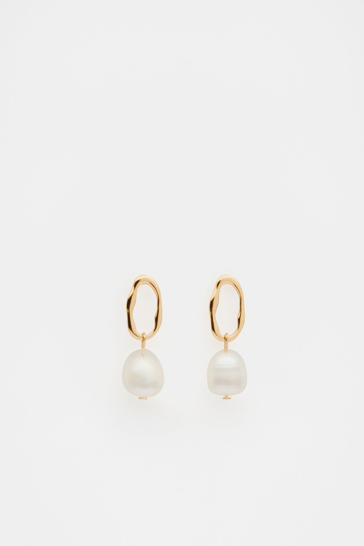 Pearly Oval Earring