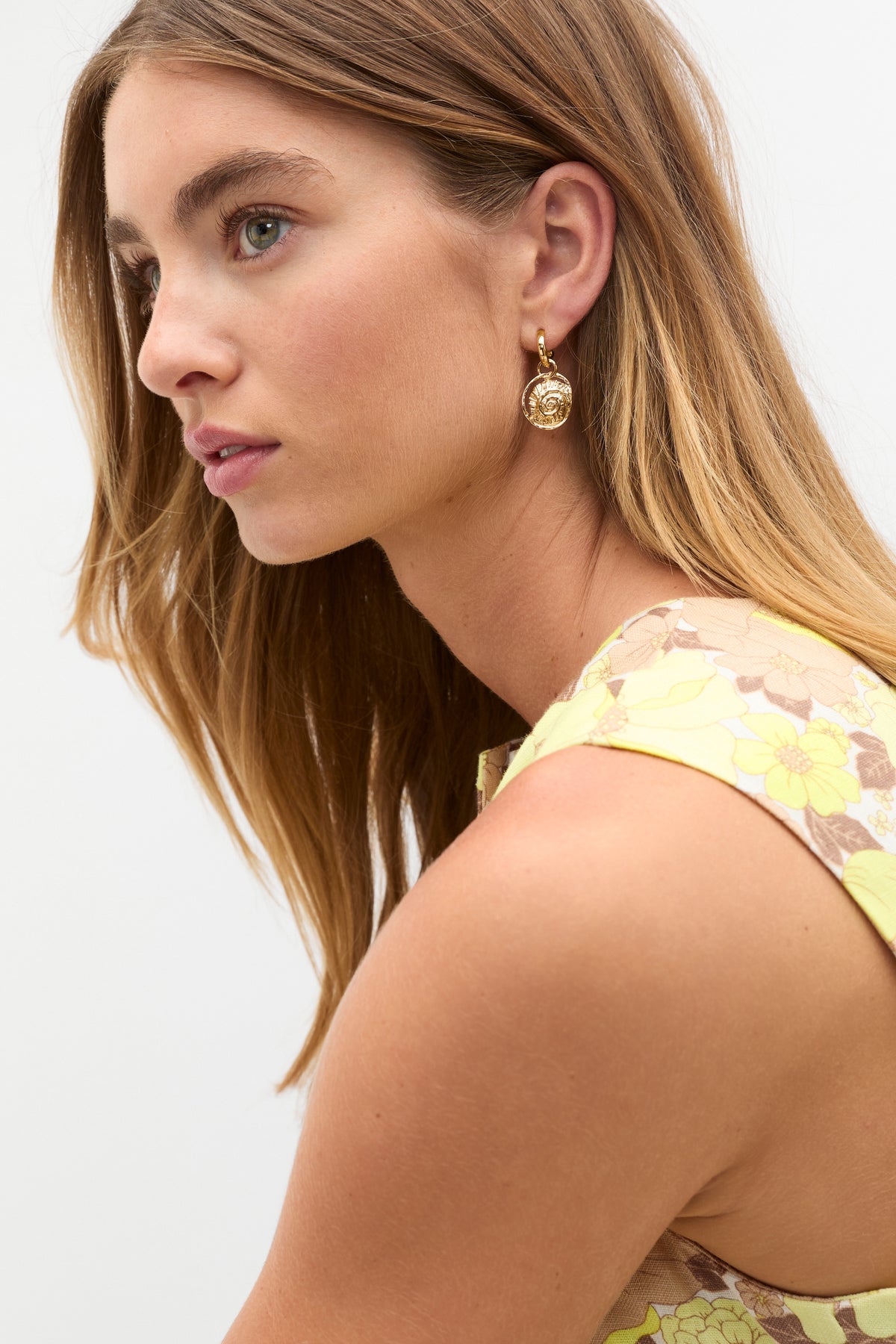 Shell Pendant Earring