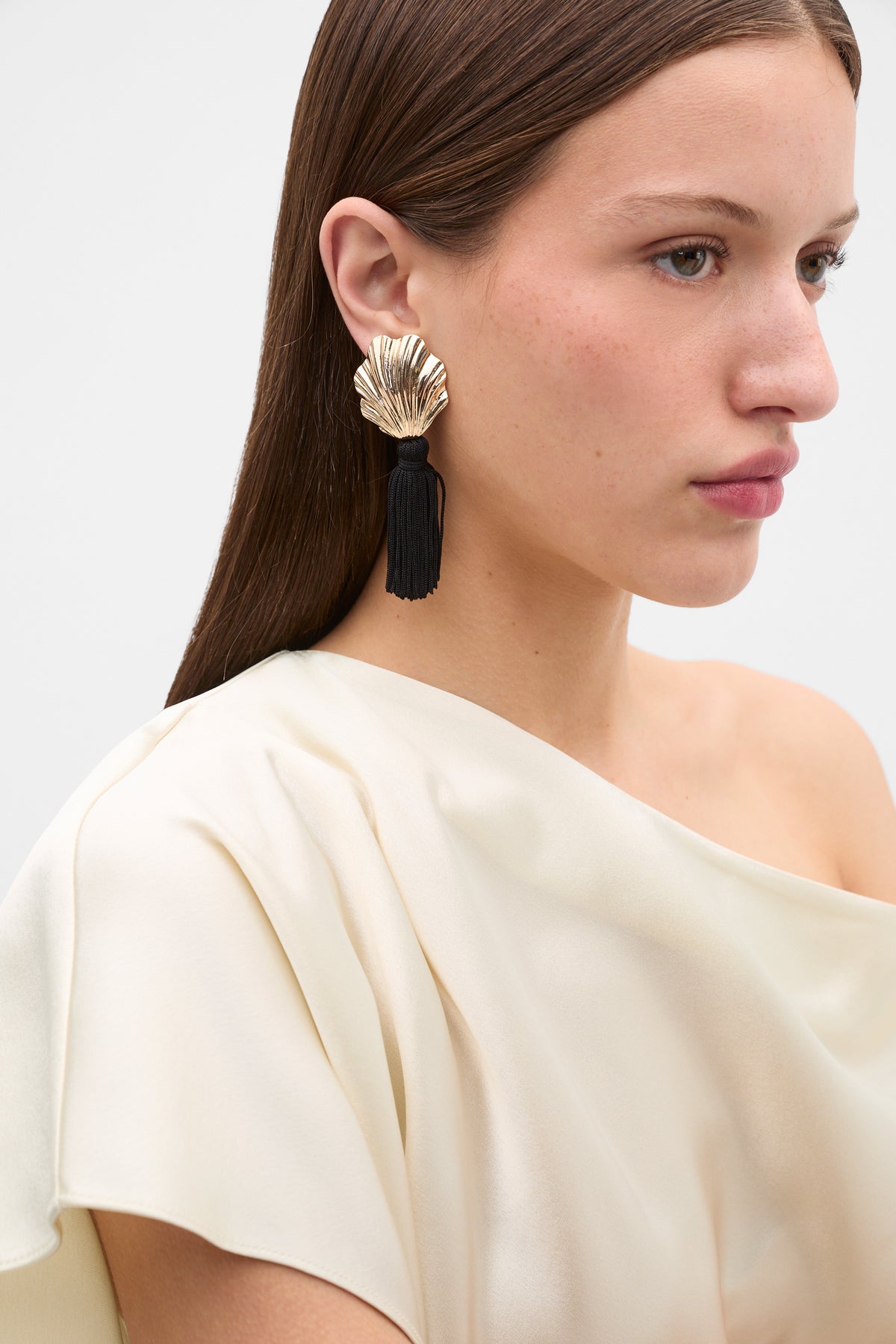 Shell Pendant Tassel Earring