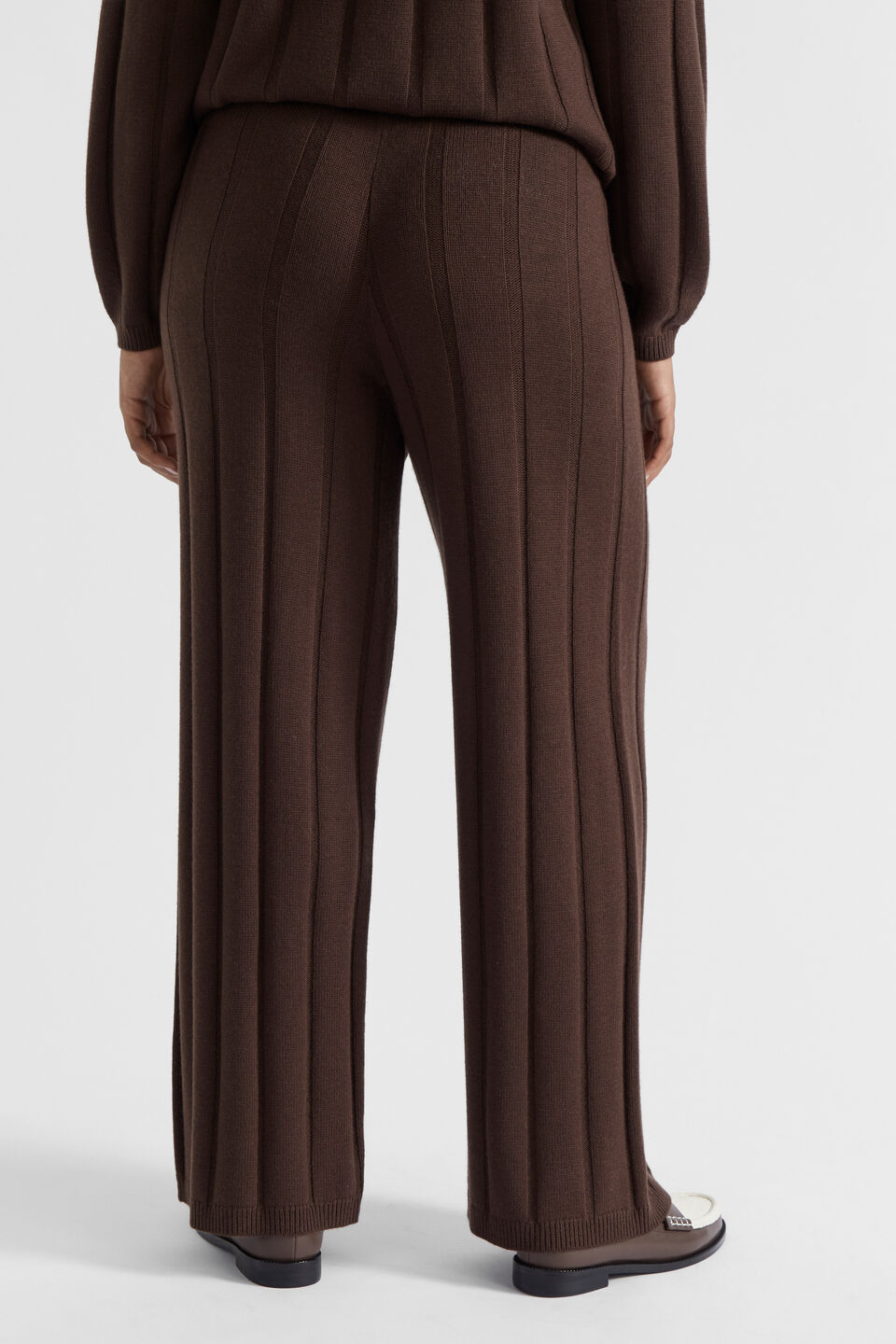 FRONT SEAM DETAIL KNIT PANTS main image 1