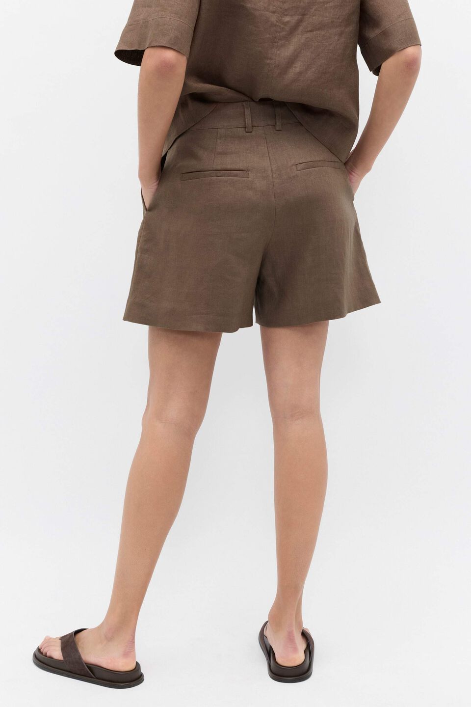 Linen Pleat Short  Pinecone