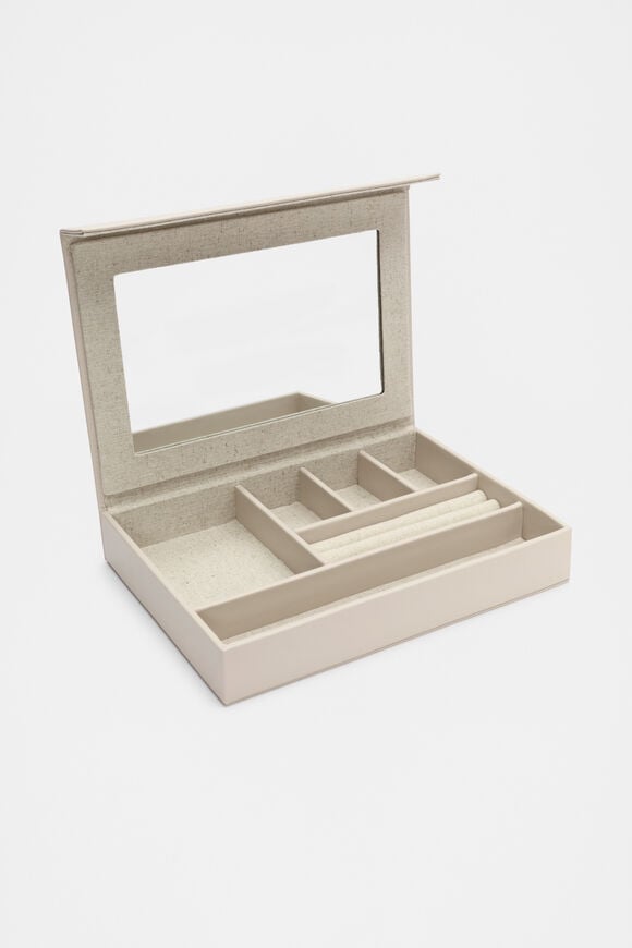 Jewel Box  Oat  hi-res