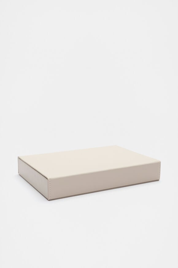 Jewel Box  Oat  hi-res