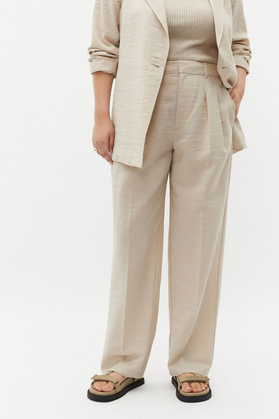 Pleat Front Trouser  Cool Sand