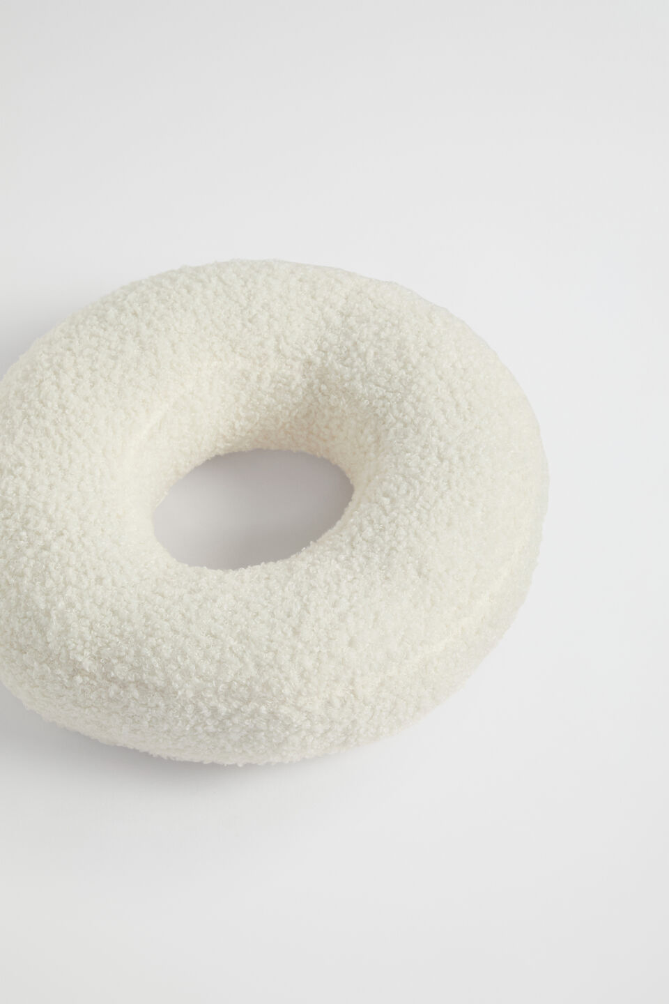 Teddy Initial Cushion Creme  O