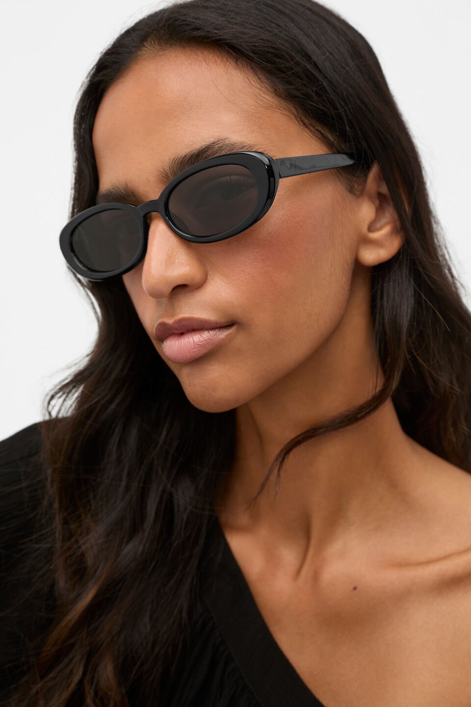 Sadie Oval Sunglasses  Black