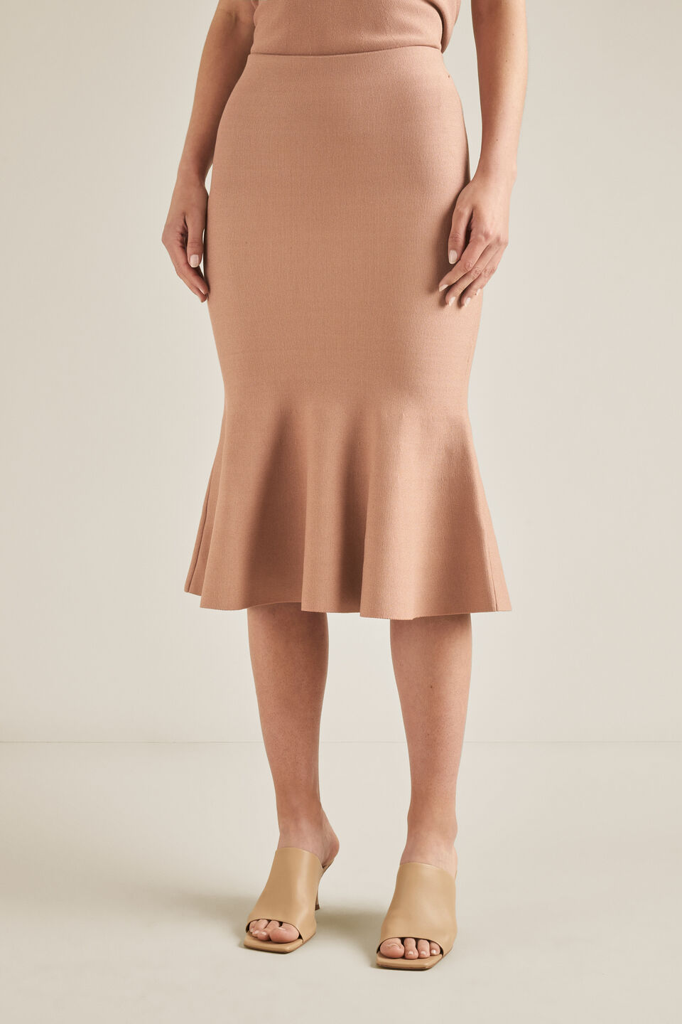 Flutted Crepe Knit Skirt  