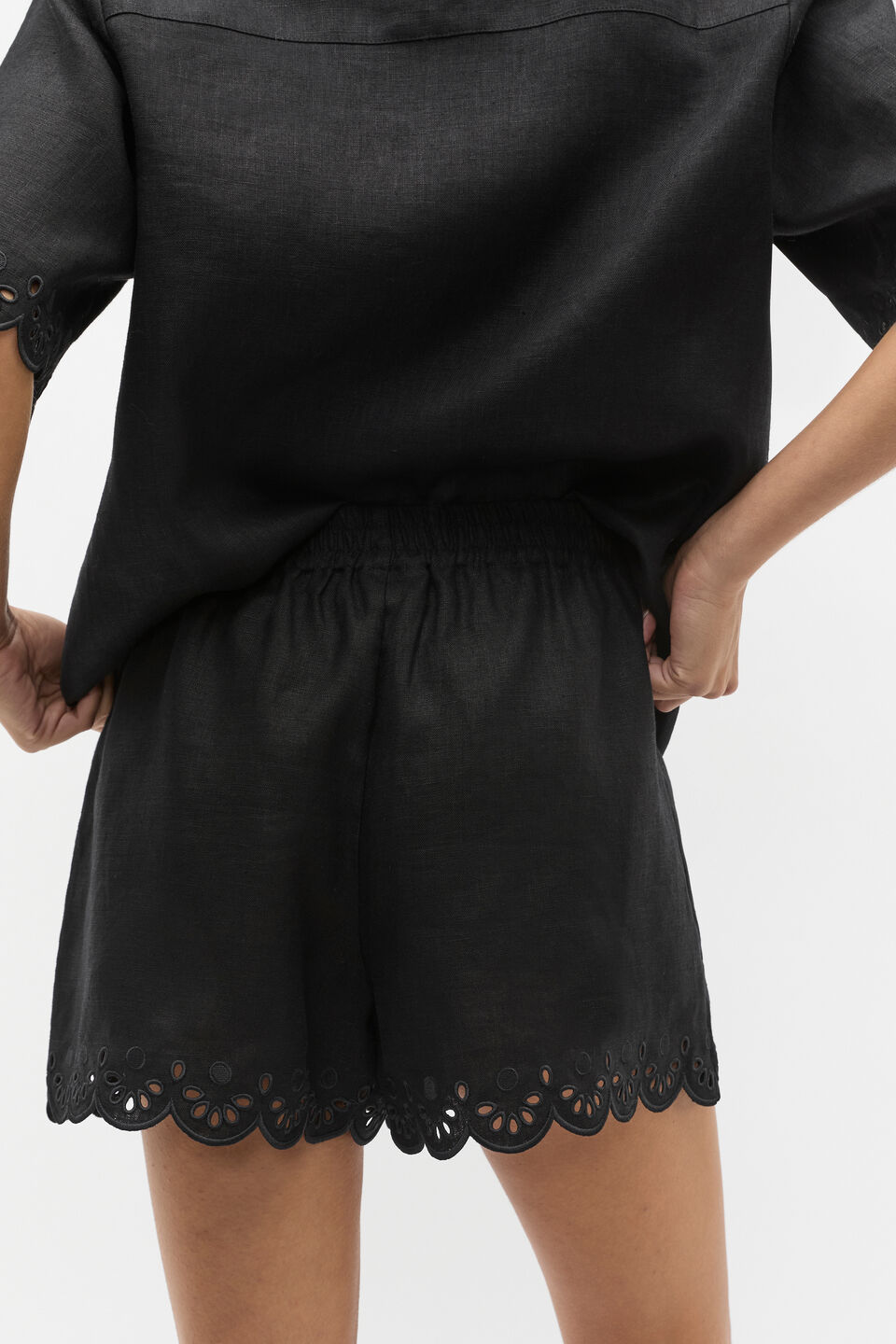 Scallop Broderie Short  Black