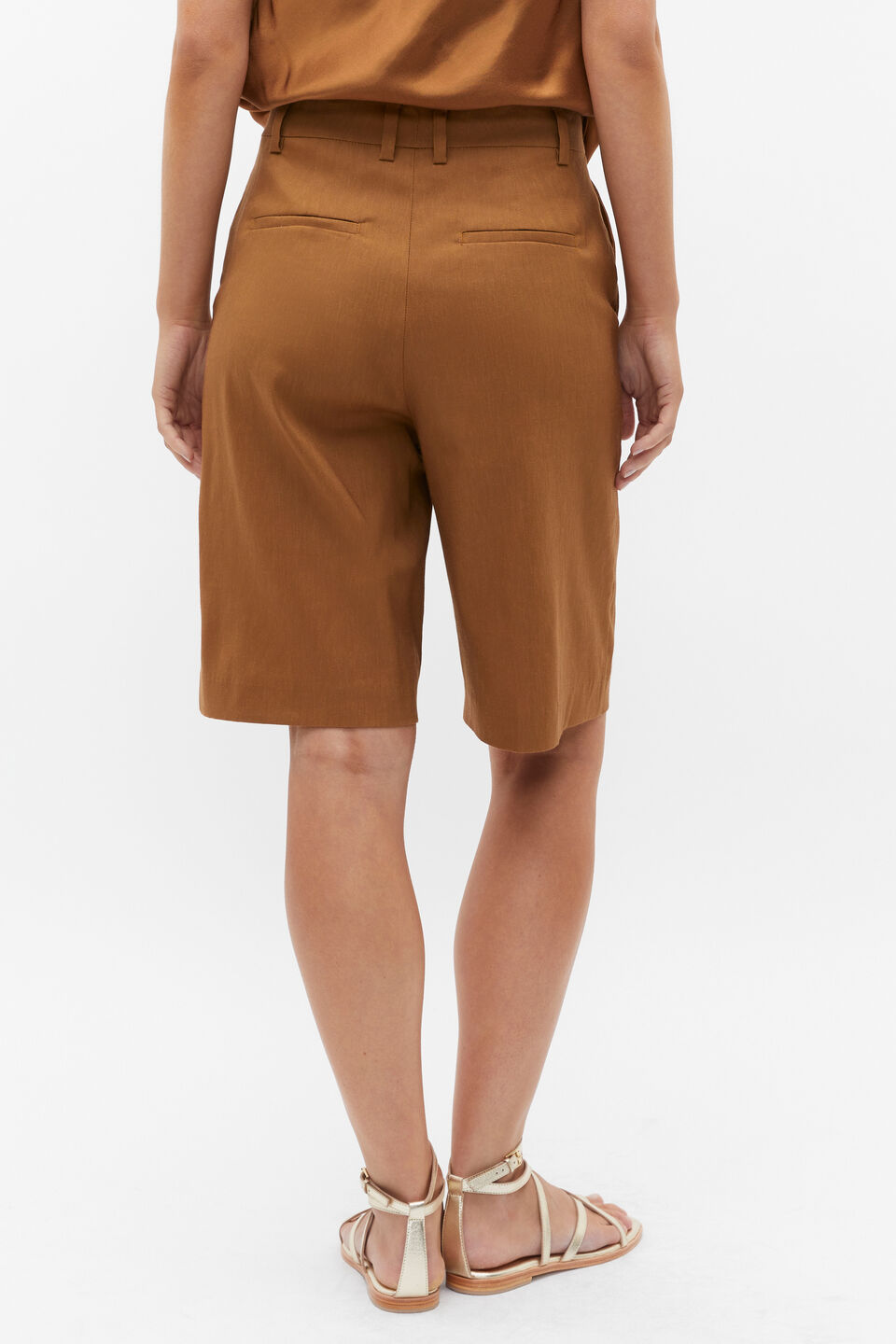 Tailored Longline Short  Cinnamon Spice
