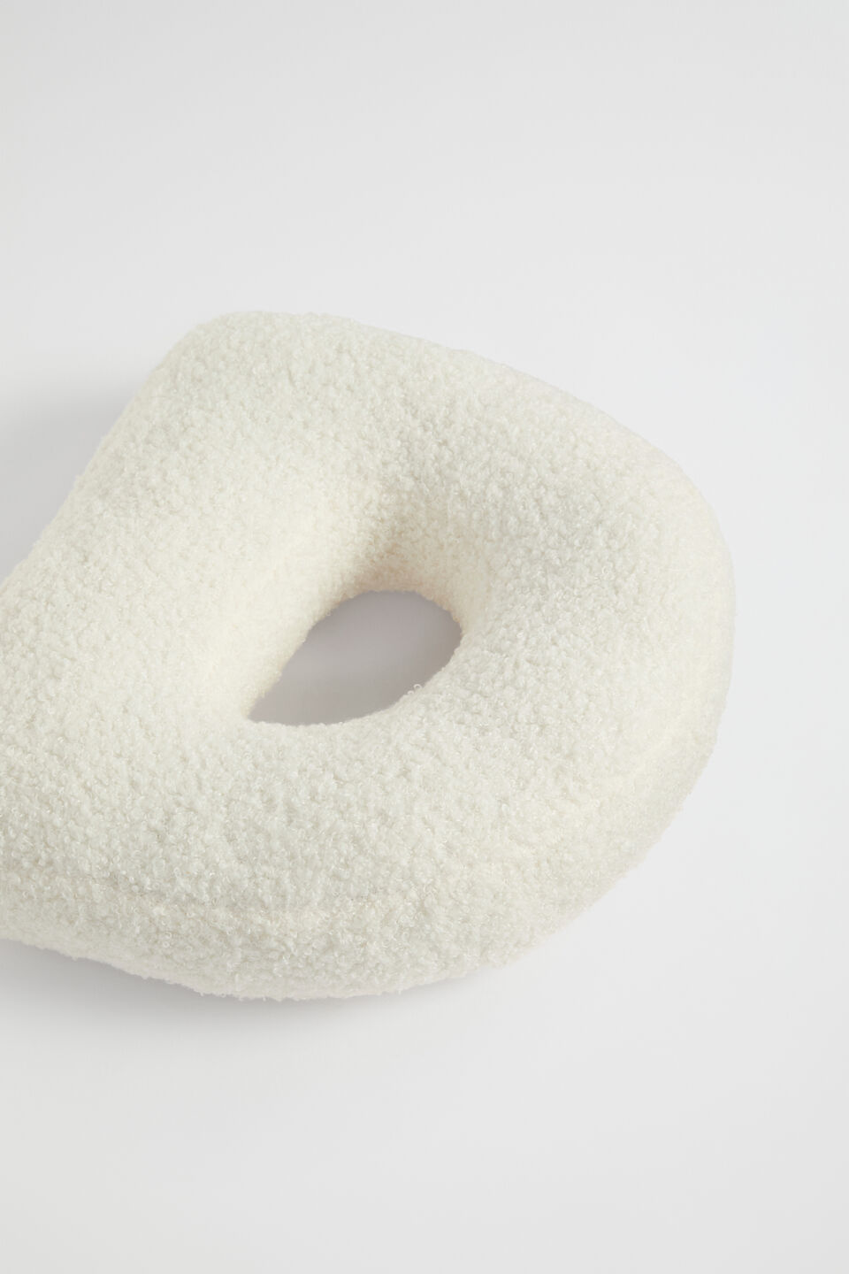 Teddy Initial Cushion Creme  D