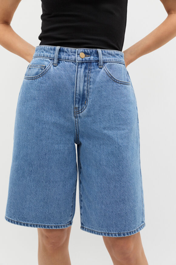 Longline Jean Short  Mist Blue Wash  hi-res