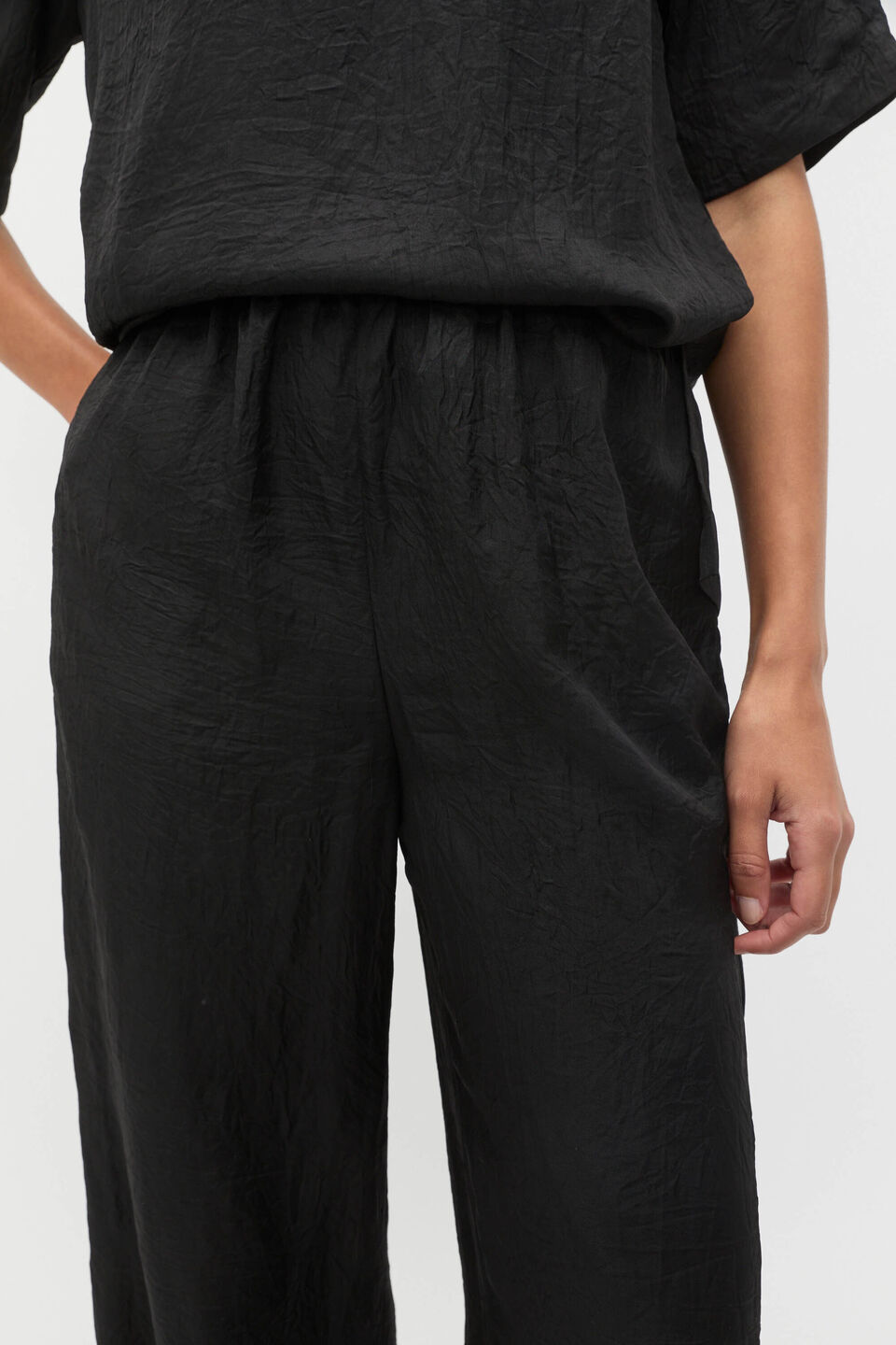 Textured Satin Gathered Pant  Black