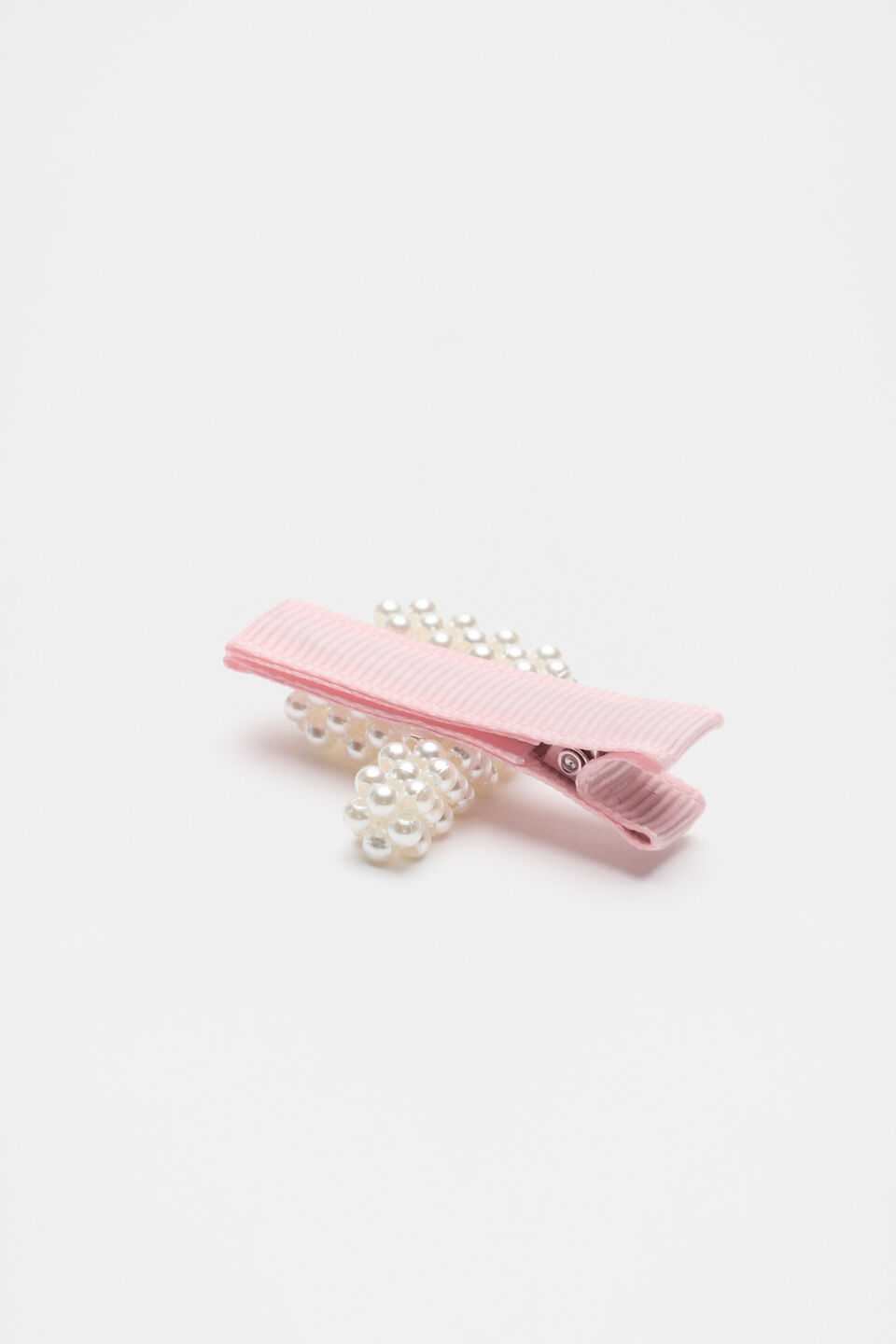 Initial Pearl Duck Clip  F