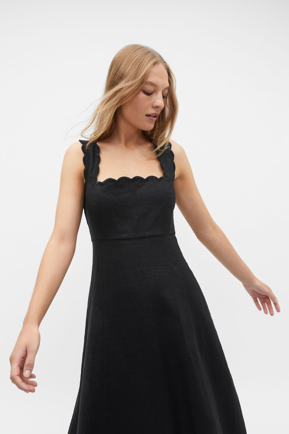 Scallop Swing Midi Dress  Black