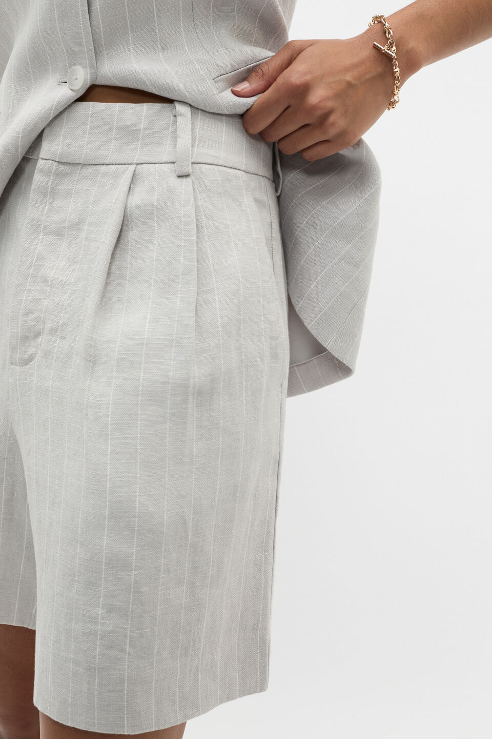 Linen Pinstripe Short  Cloud Grey Pinstripe
