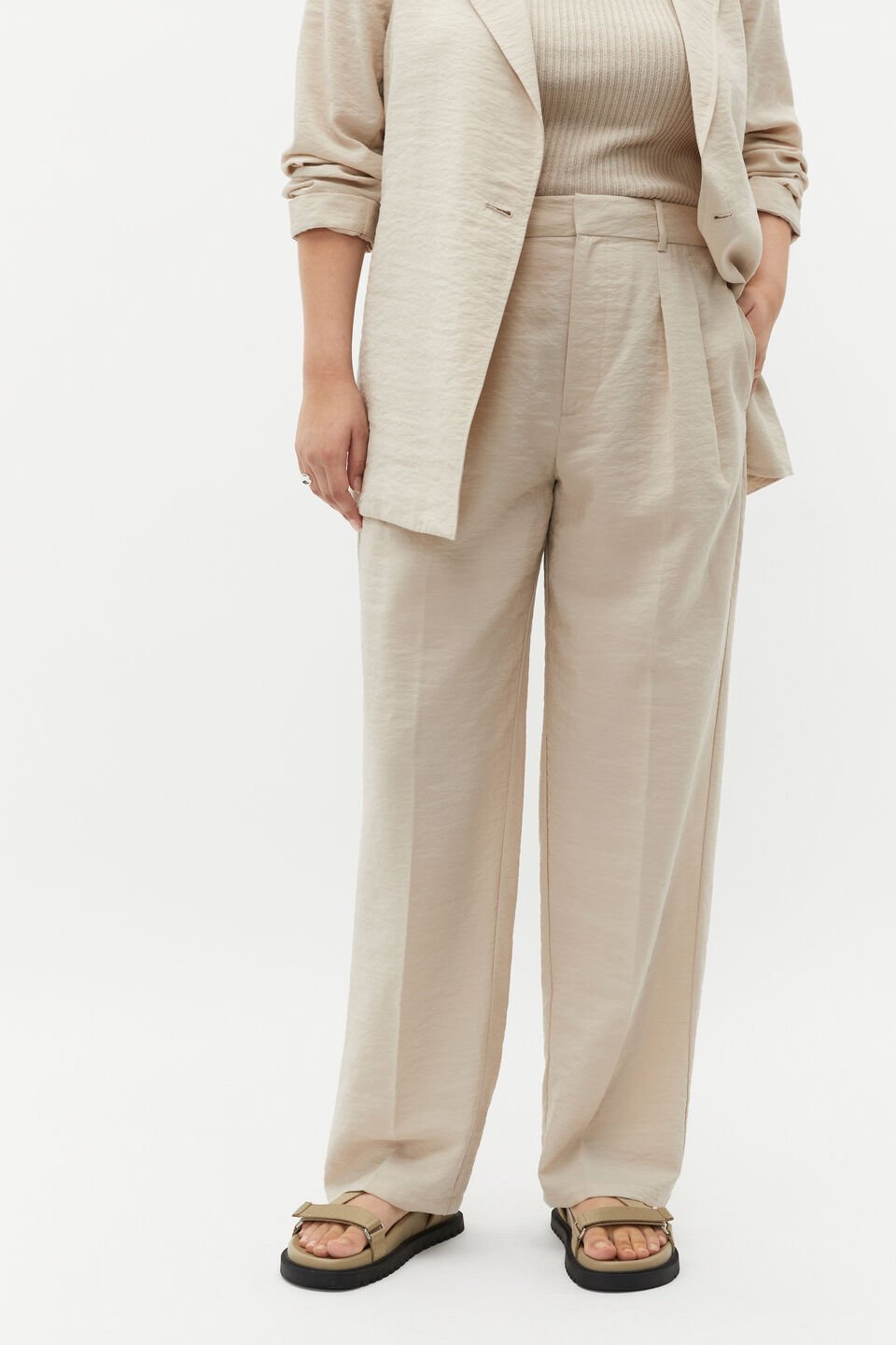Pleat Front Trouser  Cool Sand