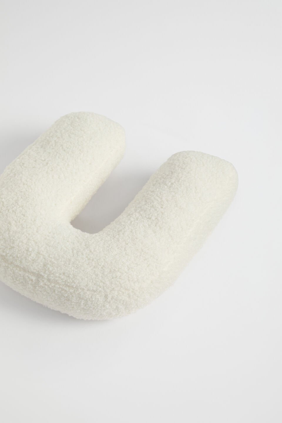 Teddy Initial Cushion Creme  U