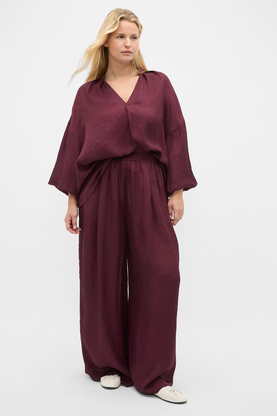 Textured Satin Gathered Pant  Plum Red