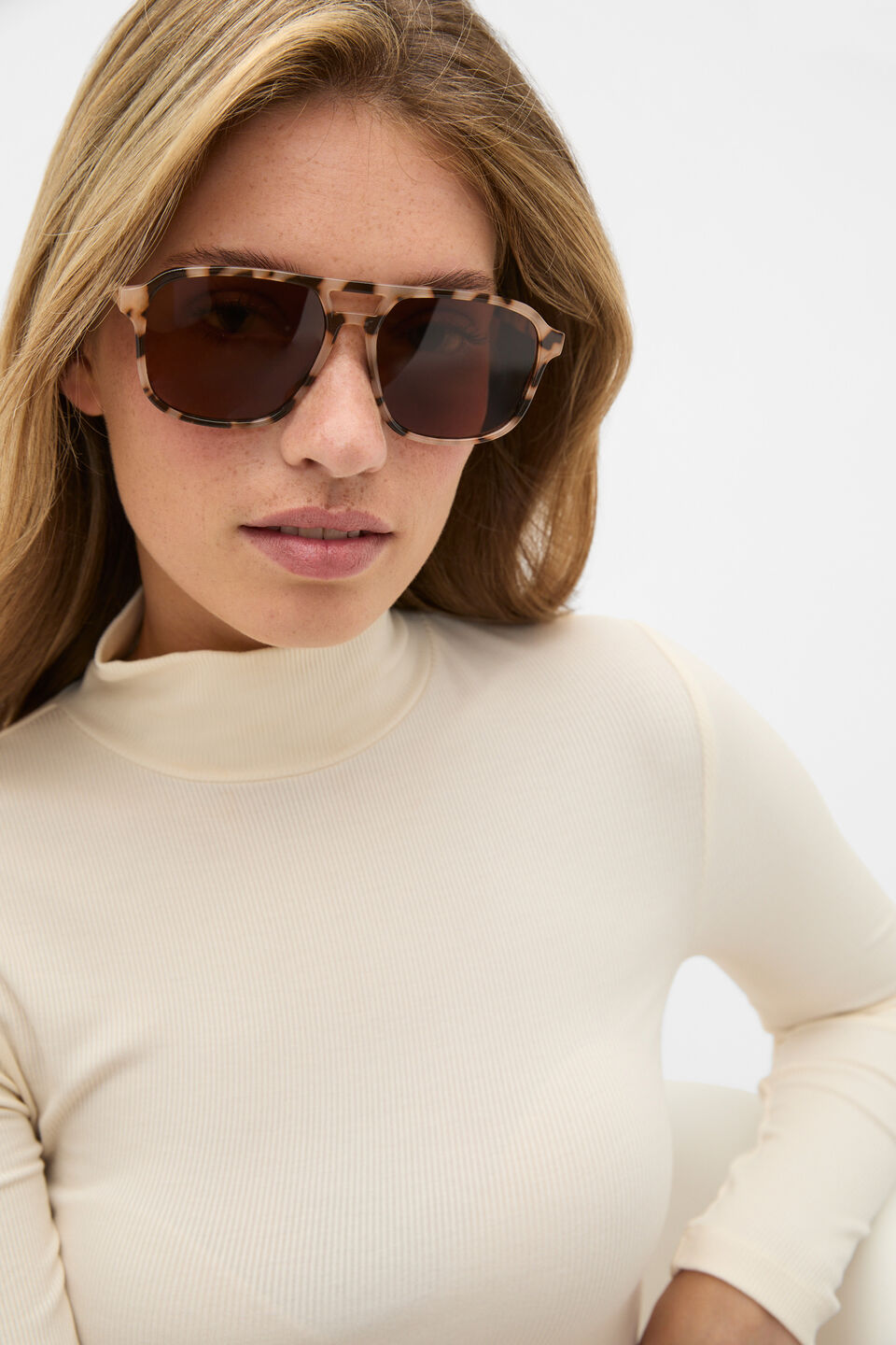 Lucy Navigator Sunglasses  Milky Tort