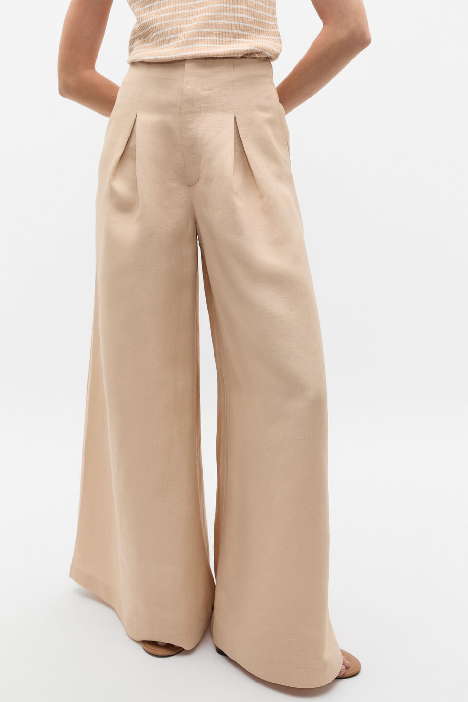Statement Pleat Front Pant  Ecru