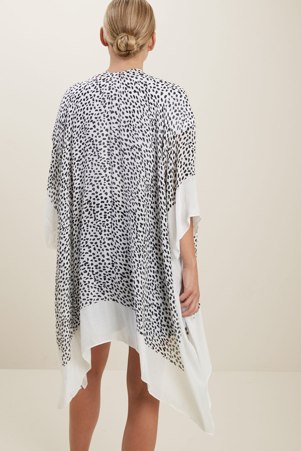 Summer Poncho  Black Cloud Cream