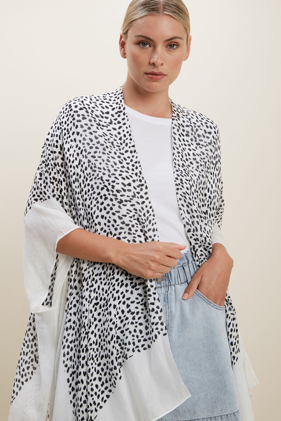 Summer Poncho  Black Cloud Cream