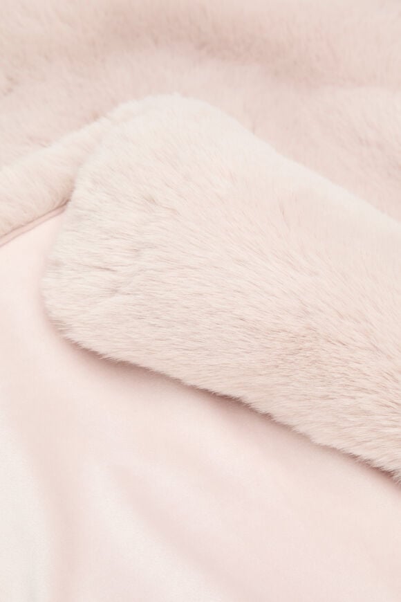 Fur Throw  Blossom  hi-res