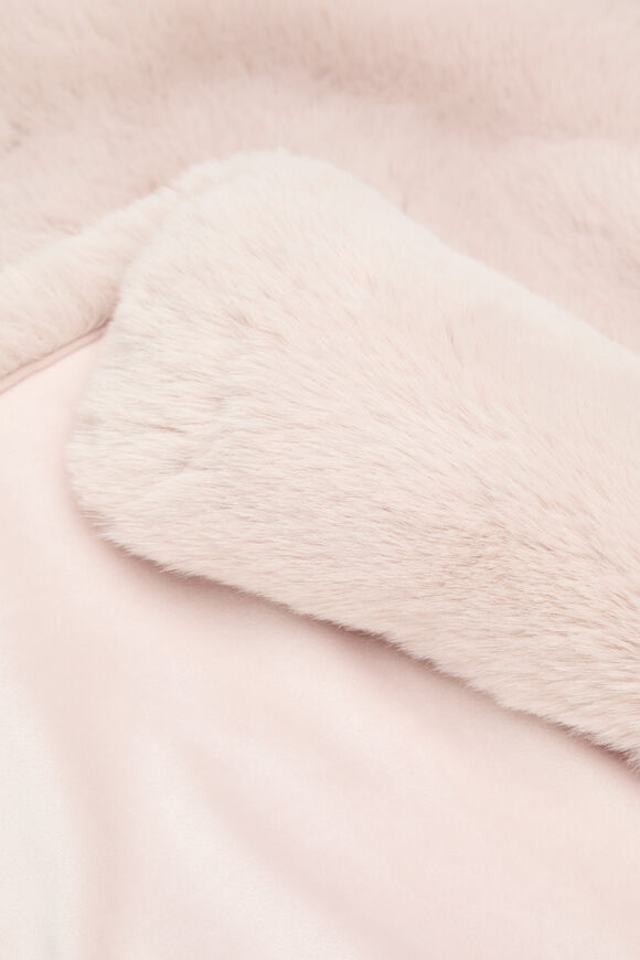 Fur Throw  Blossom  hi-res