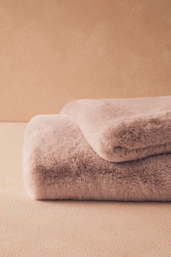 Fur Throw  Blossom  hi-res