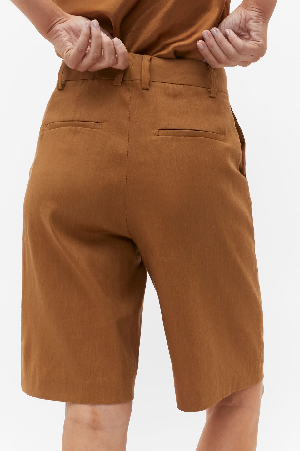 Tailored Longline Short  Cinnamon Spice