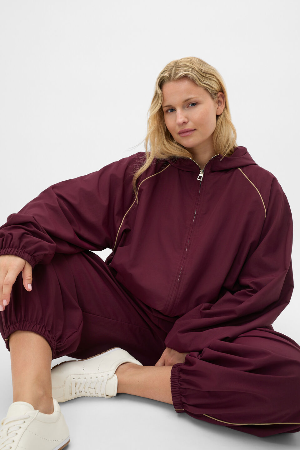 MD Parachute Spray Jacket  Plum Red