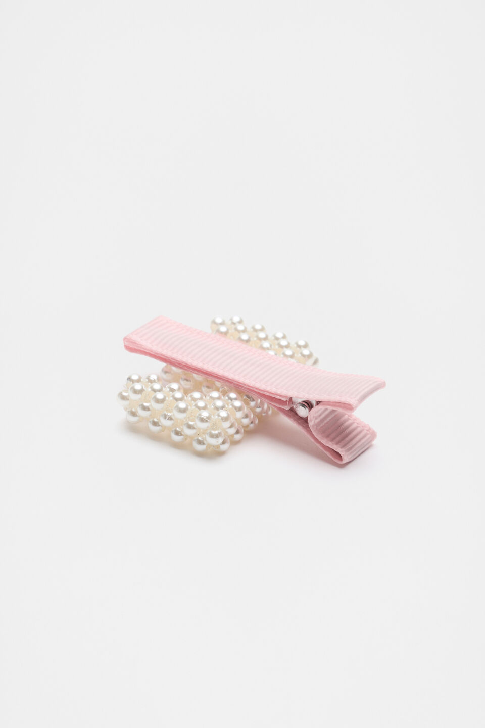 Initial Pearl Duck Clip  E