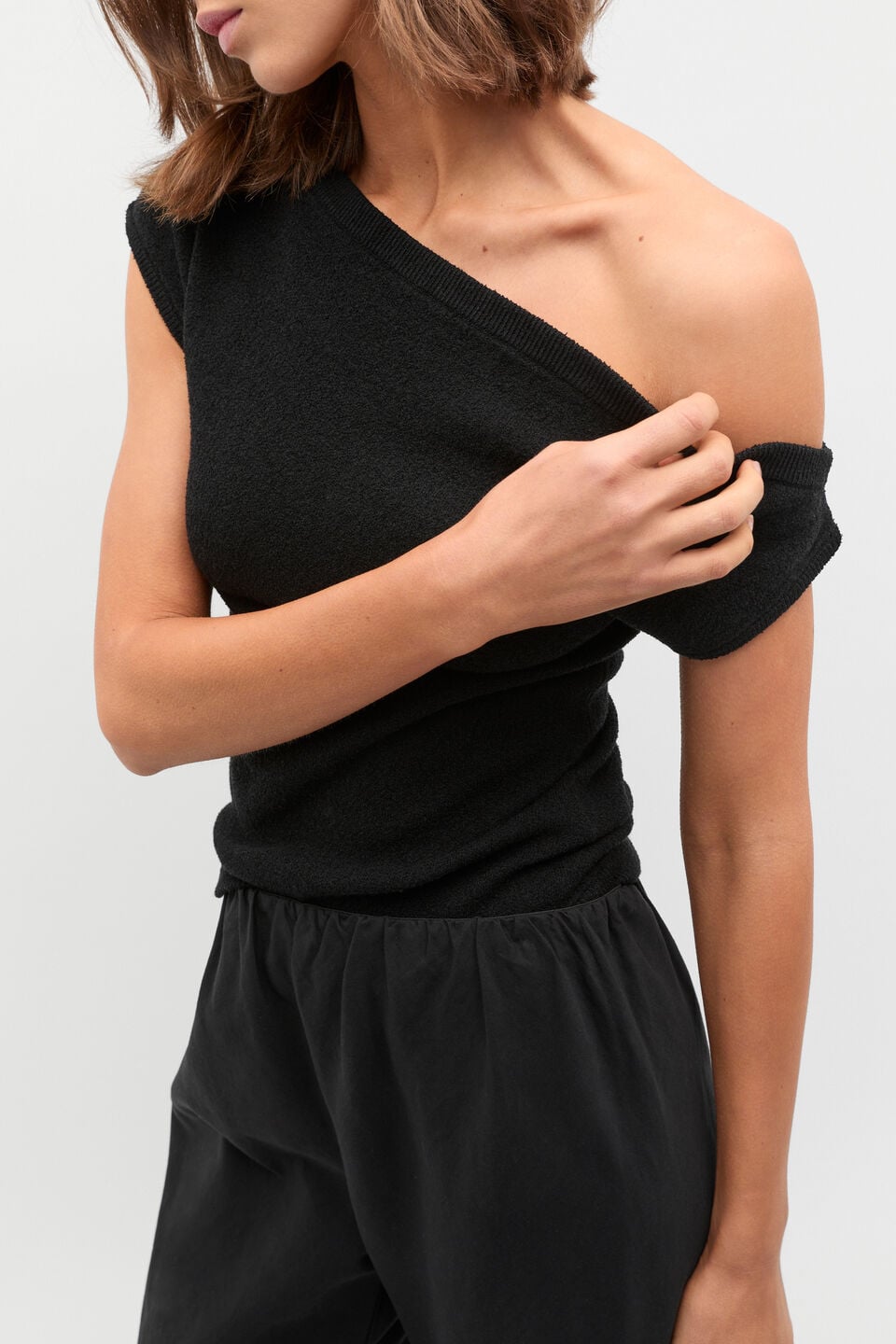 Drape Shoulder Knit  Black