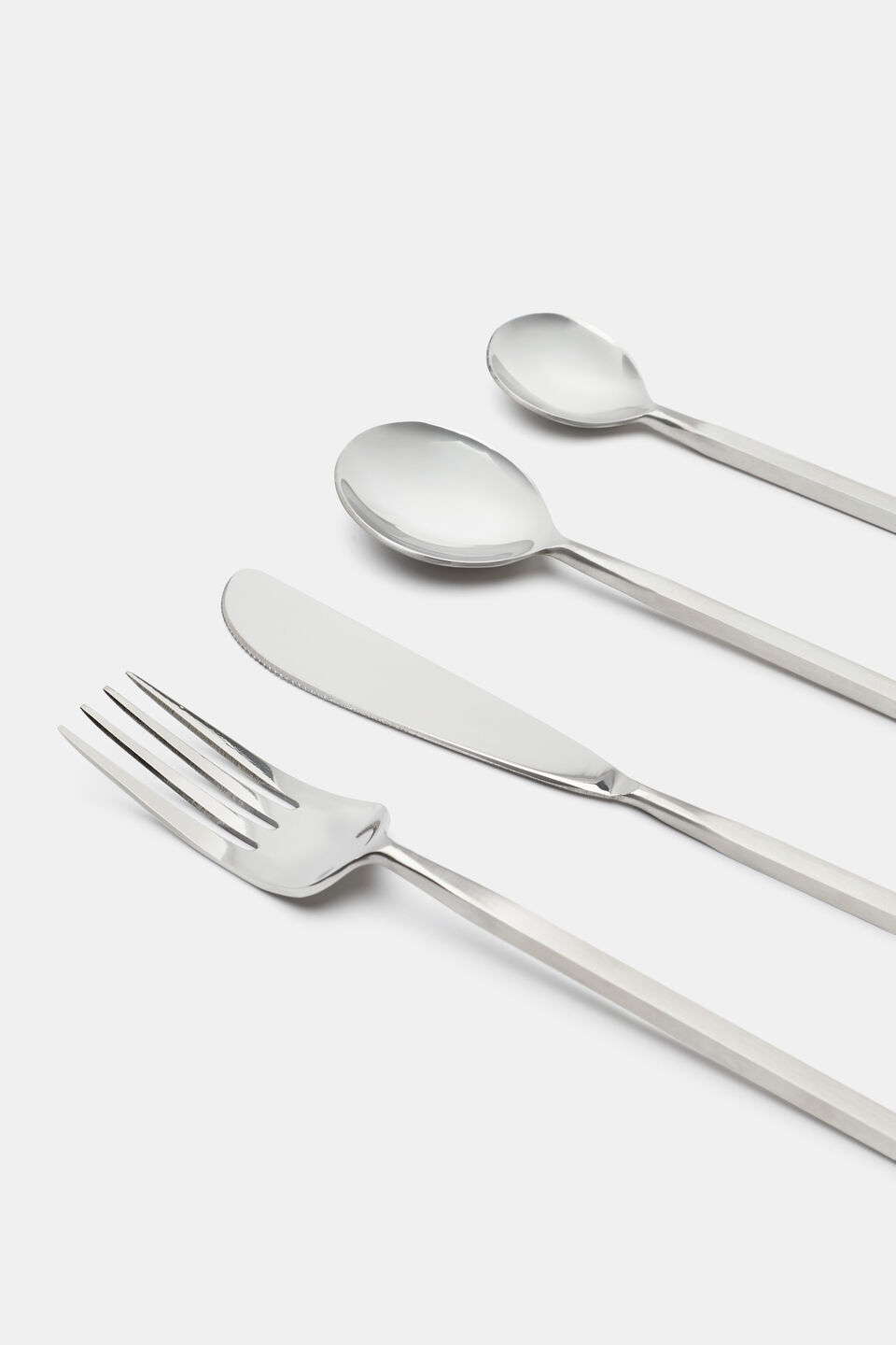 Lana Cutlery Set of 16  Silver