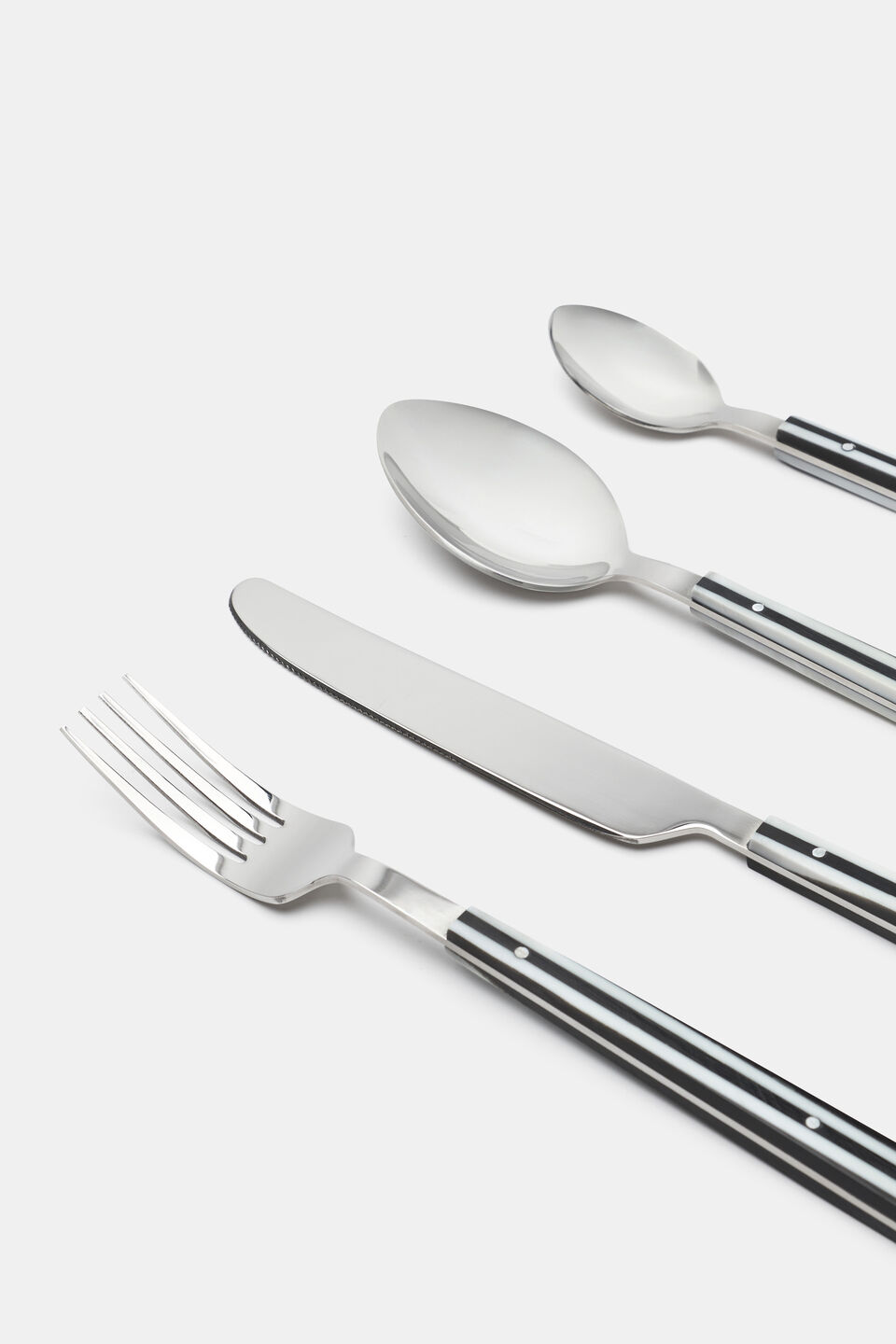 Amari Cutlery Set of 16  Silver