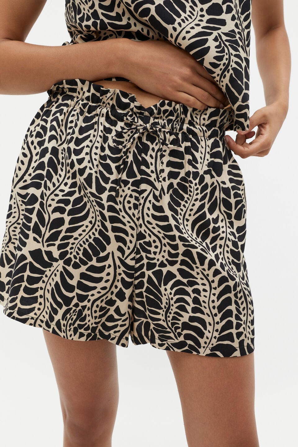 Motif Print Short  Motif Print