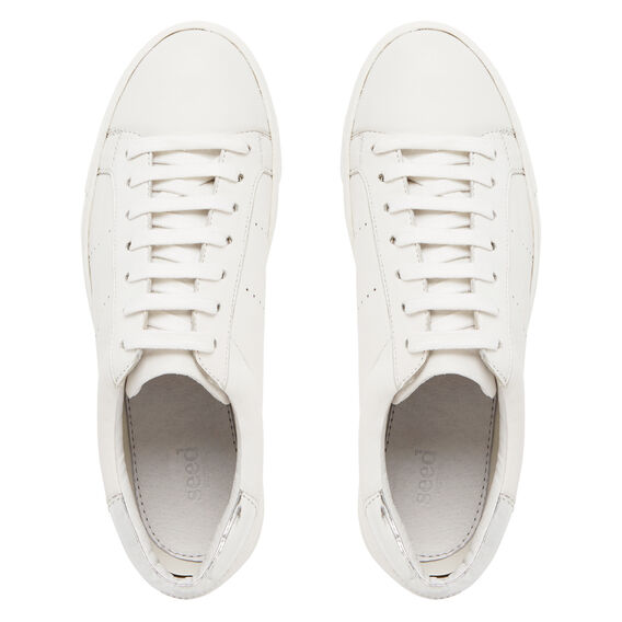 genara lace up sneaker